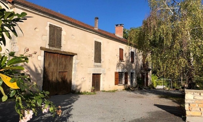 Saint-Jean-de-Cole Casa | Gran cabaña en medio de los prados