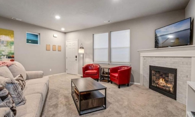 Ponderay Cabaña | Large Cottage Near Downtown, Beach & Skiing #130