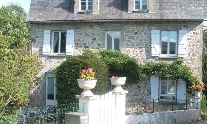 Senaillac-Latronquiere Casa | Casa de campo en Sénaillac-Latronquière-Lot, cerca del lago Tolerme.