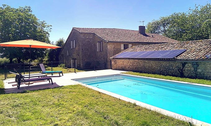 Ronsenac Casa | Large country house with swimming pool. Southern Charente Perigord Vert border