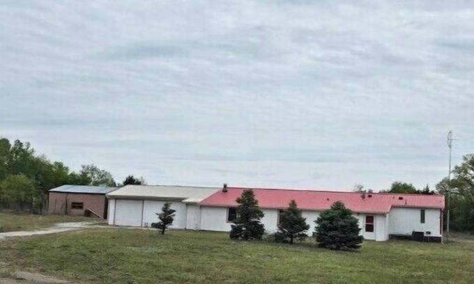 Hopeton Otro | Large cozy cuntry home, pet friendly, ATV and hunter friendly.