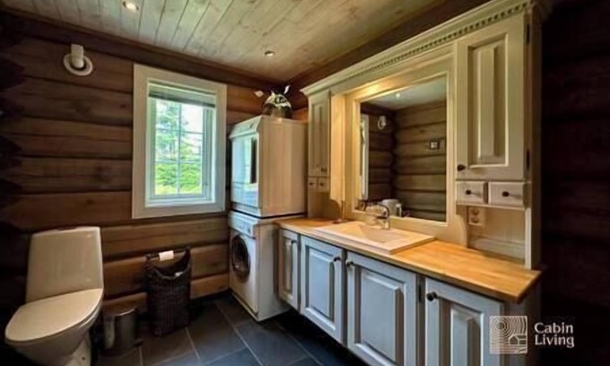 Ringsaker Casa | Large cozy log cabin with sauna and nice view