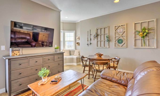 Midway Apartamento | Large, Cozy Midway Studio w/ Mountain Views!