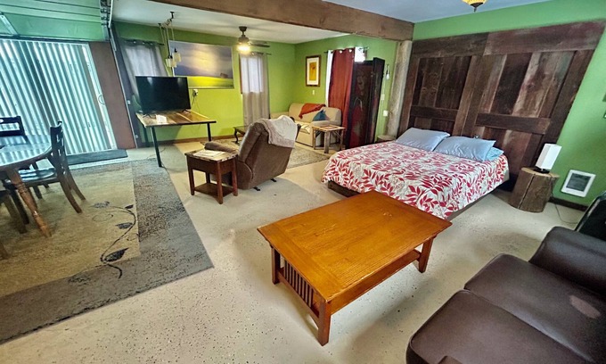 Bonner-West Riverside Apartamento | Estudio colorido por el anfiteatro Kettlehouse