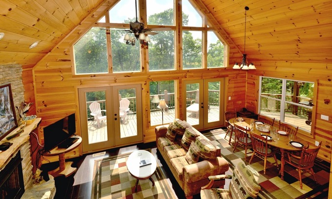 Unaka Chalet De Esquí | ¡Parejas y familias - Gran terraza y vistas a la montaña! Wi-Fi y TV vía satélite! Descuentos!