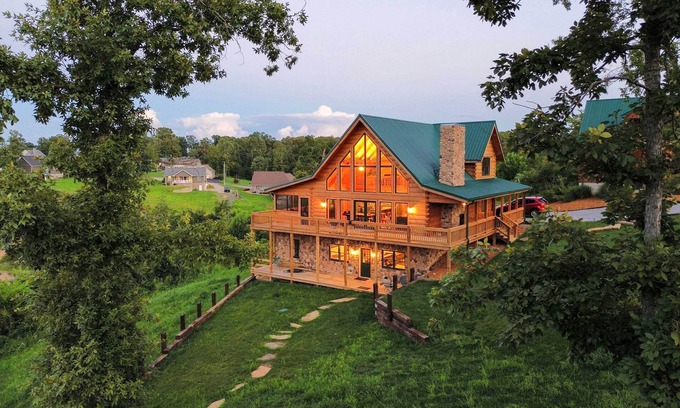 Gilbertsville Cabina | Large Deck & Shared Dock: Cabin on Kentucky Lake!