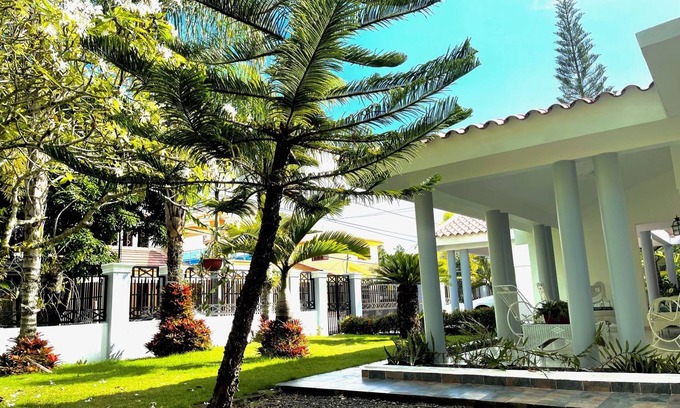 San Francisco de Macoris Casa | Large 3 BD home w/AC,Beautiful Yard,Best location