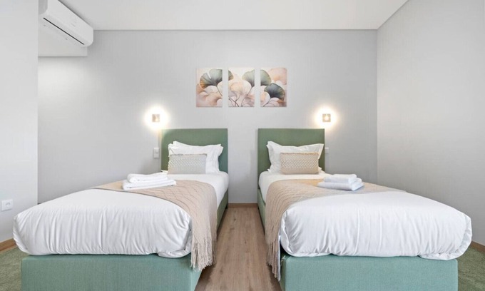 Sao Vicente Casa | Large Double or Twin Room Q6