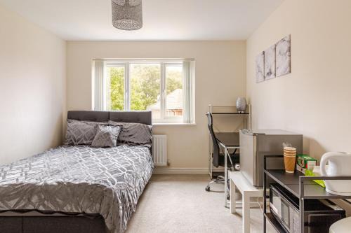 Swindon Casa | Large Double Room & Private EnSuite Bathroom, Badbury Park, Swindon, Near Great Western Hospital