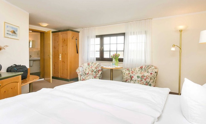 Neuensien Apartamento | large double room with lake view I - holiday rooms and apartments with lake view