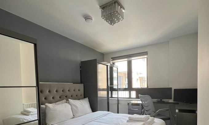 Park Royal Apartamento | Large En-suite in Shared Apartment
