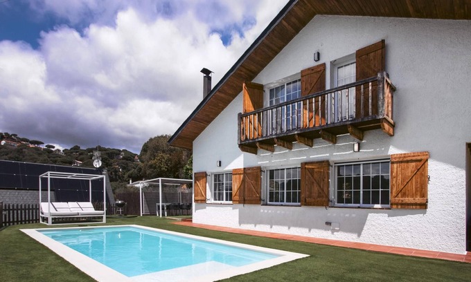 Sant Cebria de Vallalta Villa | Gran zona exterior, piscina privada y a disfrutar