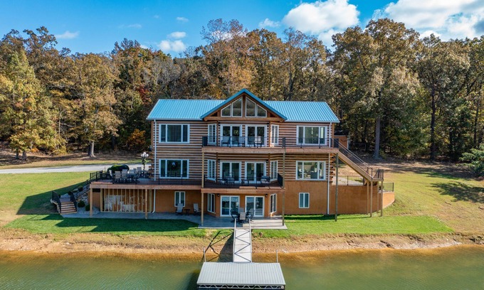 Hardin Casa | LARGE EVENTS WELCOME W/FULL CAMPER HOOKUP SITES AVAILABLE!! 1.4 MILES TO KY LAKE
