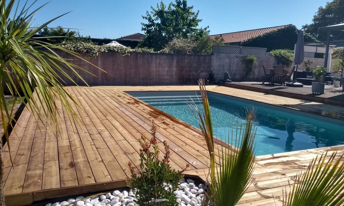 Saint-Medard-en-Jalles Casa | Large family home with heated pool between Bordeaux and the ocean.