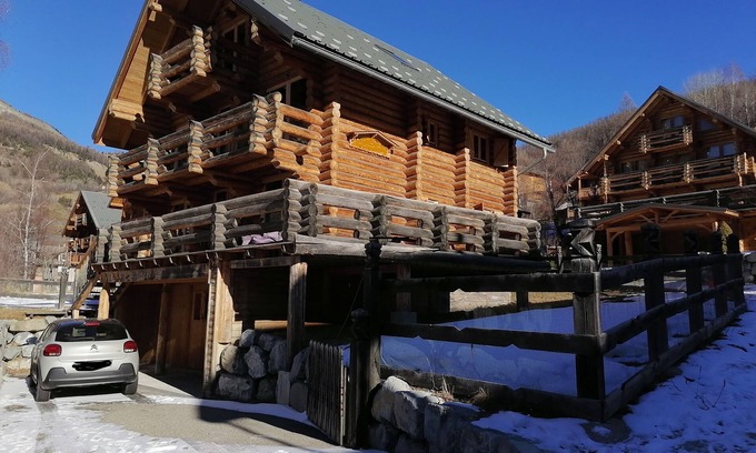 Allos Chalet De Esquí | Large family chalet 180m2, sauna, 10 pers, Allos
