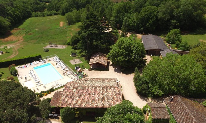 Gavaudun Cabaña | Gran cabaña familiar en Holiday Village **** piscina, spa, tenis, juegos, bar