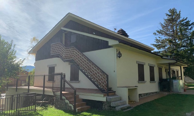 Rascafría Chalet De Esquí | Casa con piscina cubierta en Rascafría a 1h de Madrid. De 12 a 20 personas*