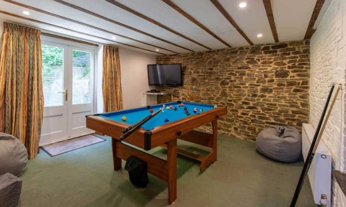 Mary Tavy Otro | Large Family Farm House