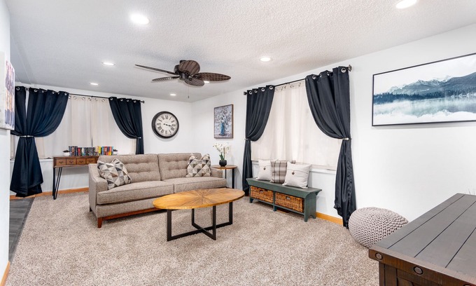 Valdez Casa | Large family friendly home with 2 kitchens, game room.