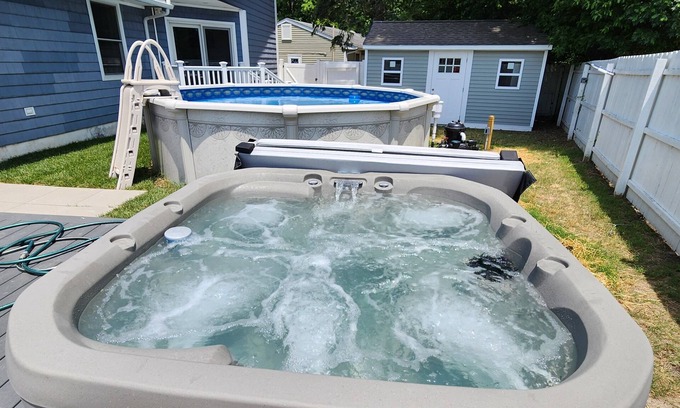 Town Bank Casa | Large Family Fun, 6BR / 3 Bath, POOL, HOTTUB, Fenced Yard
