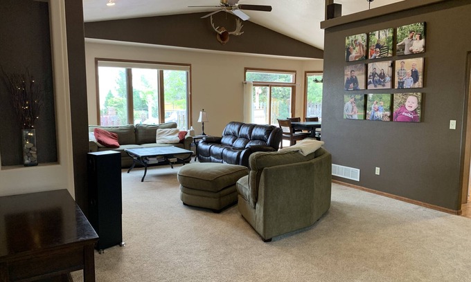 Rockrimmon Casa | Casa familiar grande ubicada en el centro para eventos de USAFA