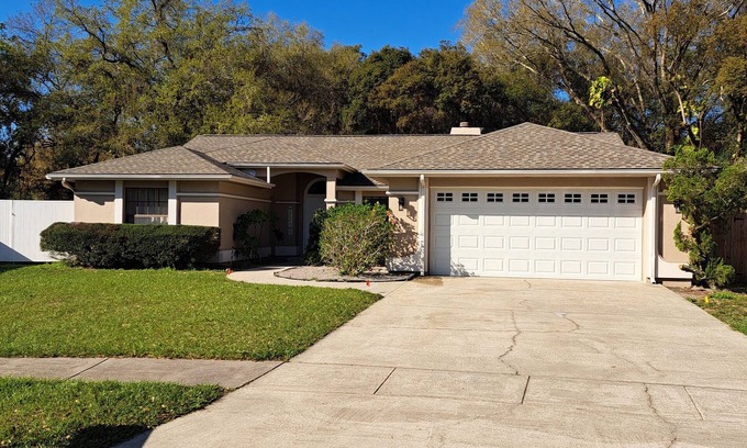 Lake Magdalene Casa | Large Family Home in Central Tampa