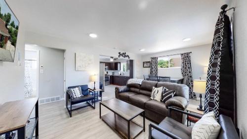 Twin Lakes Casa | Large family home near Hidden Lake