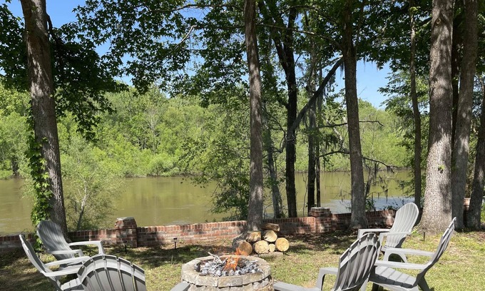Newington Casa | Large Family Home on the Savannah River - Grill, Pool Table, Fire pit, and Indoo