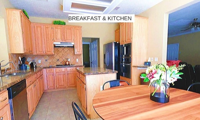 Quail Valley Casa | Large Family Home, 14 Beds, Pergola over BBQ area, 25 m From Downtown