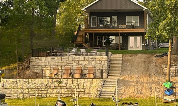 Angola Casa | Large Family Lakehouse on Crooked Lake, Angola, IN-Beautiful Views Outdoor Oasis
