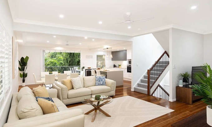 Taringa Casa | Large Family Pool Home in Taringa|Pets|6km to CBD