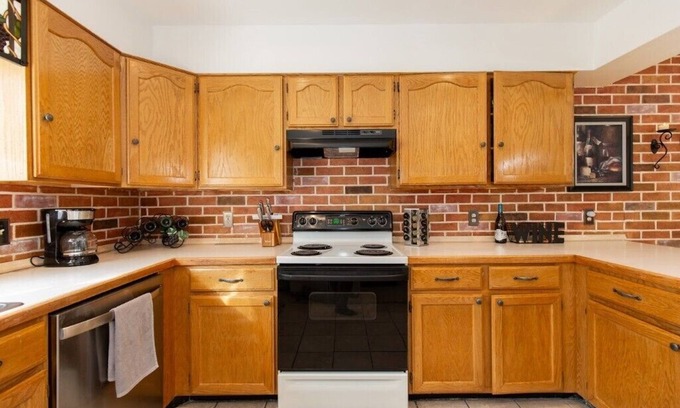 Sheridan Casa | Large Family Size Home Near Lakes, Rivers and Historical Attractions.