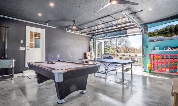 Hendersonville Casa | Large Fletcher Haven w/ Hot Tub