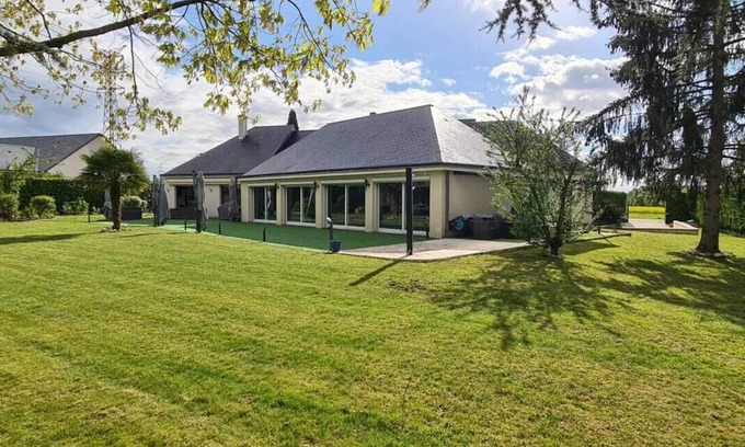 Saint-Cyr-sur-Loire Villa | Large fully restored villa in Tours and 40 minutes from the BEAUVAL zoo