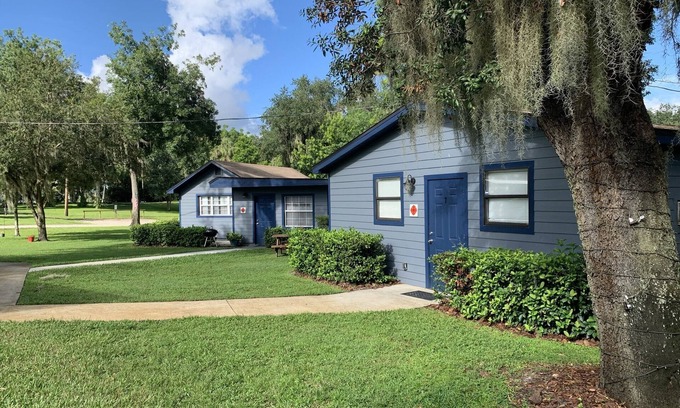 Lake Wales Cabina | Large furnished cabin on 15 acre lakefront property