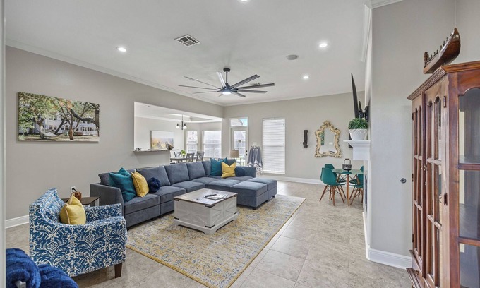 Hammond Casa | Large Game Room Pool Table 3 King Beds Large Pool