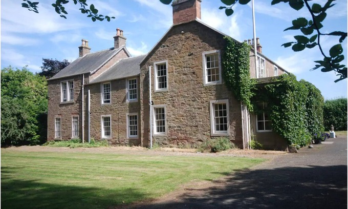 Murthly Casa | Large country house perfect for family or friends.