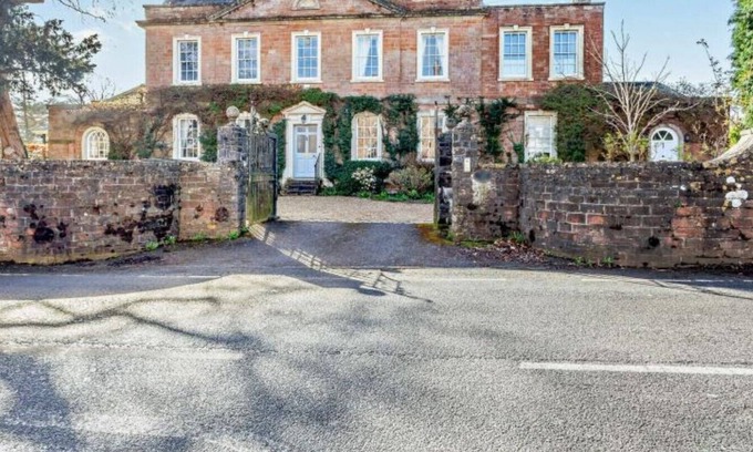 Chew Magna Casa | Large Georgian Manor House in Idyllic Foodie Heaven Somerset Village Near Bath