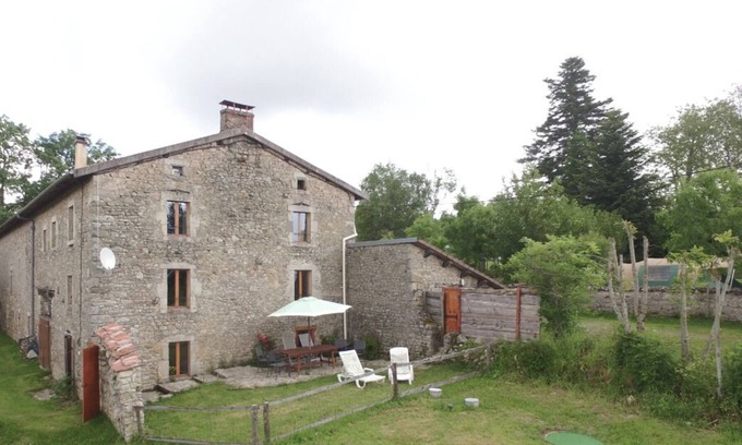 Saint-Germain-lʼHerm Casa | Large gite for 12 people in an oasis of peace
