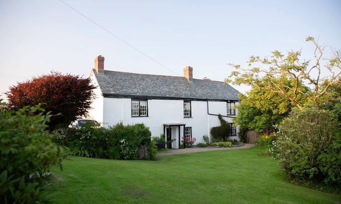 Bude Casa | Large Grade II Listed 17th Century Farm House In Stunning Rural Location Near Ocean