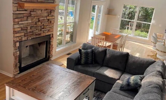 Fox Lake Casa | Large Group Retreat w/ secluded party room and private pool