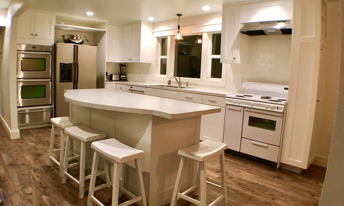 Burley Casa | Large Groups, nearby summer and winter recreation