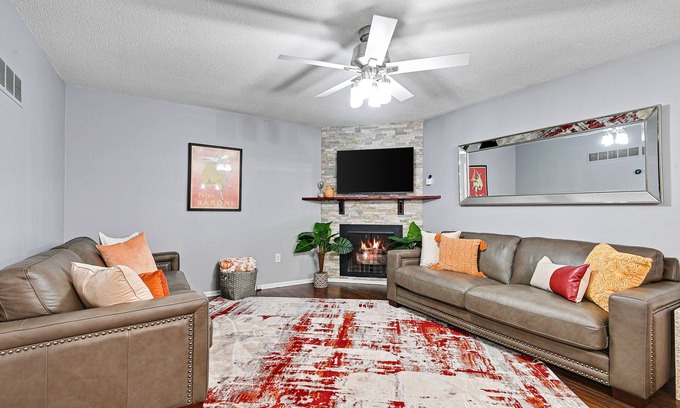 Mission Casa | ♧Large Groups Welcome♧Peloton Bike+Tread♧Grill♧Deck♧8 TVs♧Parking