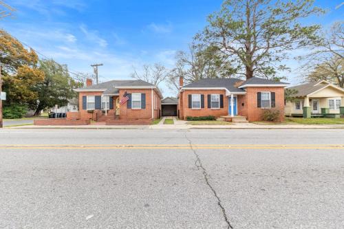 New Iberia Casa | Large Groups Welcome - 2 Homes Next Door
