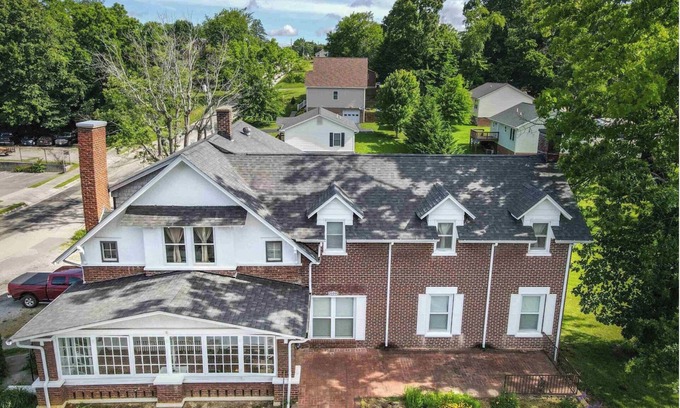 Christiansburg Apartamento | Large, Historic 2 bedroom apartment close to downtown Cburg and VT.
