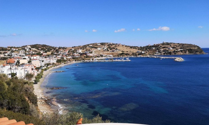 Agii Apostoli Apartamento | Large holiday flat directly above the sea with beach access in Agii Apostoli, Eu