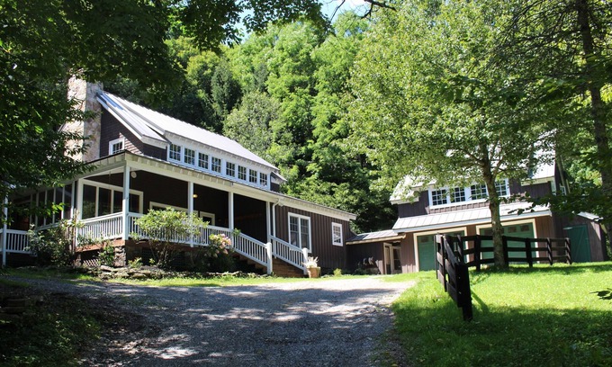 Snowshoe Casa | Large Home Available to Rent at the Base of Snowshoe Resort!