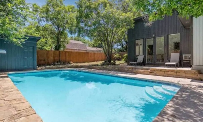 Irving Casa | Large home centrally located with pool and games room.