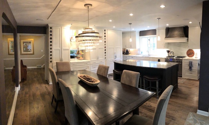 Whitefish Bay Casa | Large Home Convenient to GOP National Convention; Lakefront; Downtown Milwaukee