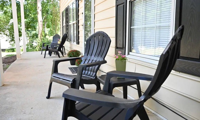 Union City Casa | Large Home Near Airport and Down Town